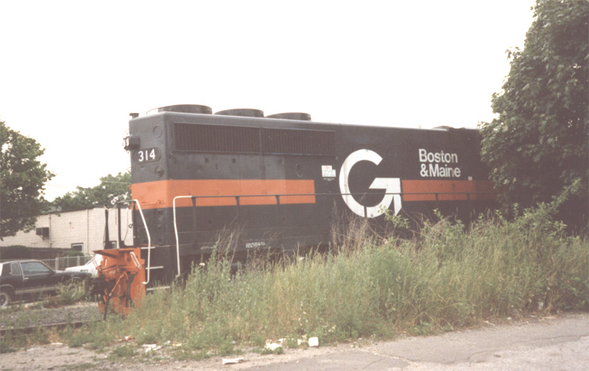 Photo of Guilford Engine #314 Stopped at Arlington St. on the Watertown Branch