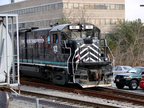 Photo of Fore River's #102 working the Braintree yard