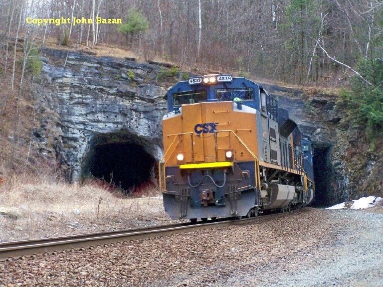 Photo of CSX Q421 at State Line Tunnel