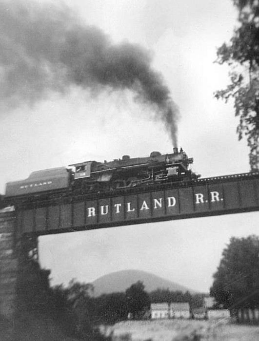 Photo of Rutland Mikado on Bridge at Wallingford, 1930s