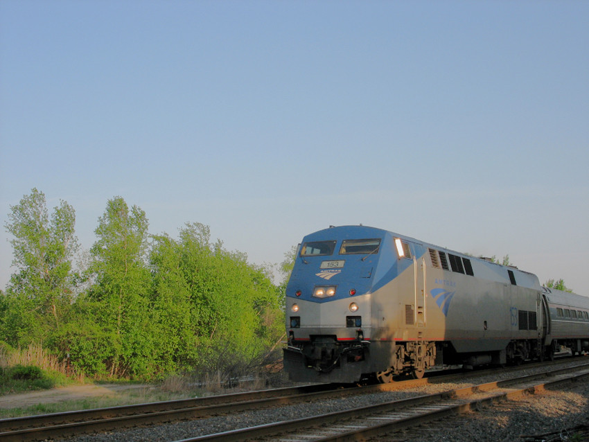 Photo of Amtrak Downeaster Headed North at Woburn 5/23/07