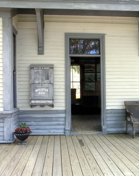 Photo of Boston & Maine Register box on Thorndike Station