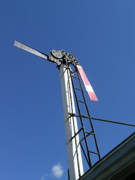 Photo of Semaphore signal on the Freeport Depot