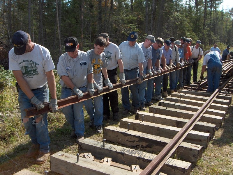 Photo of Fall 2007 trackwork weekend: moving rail