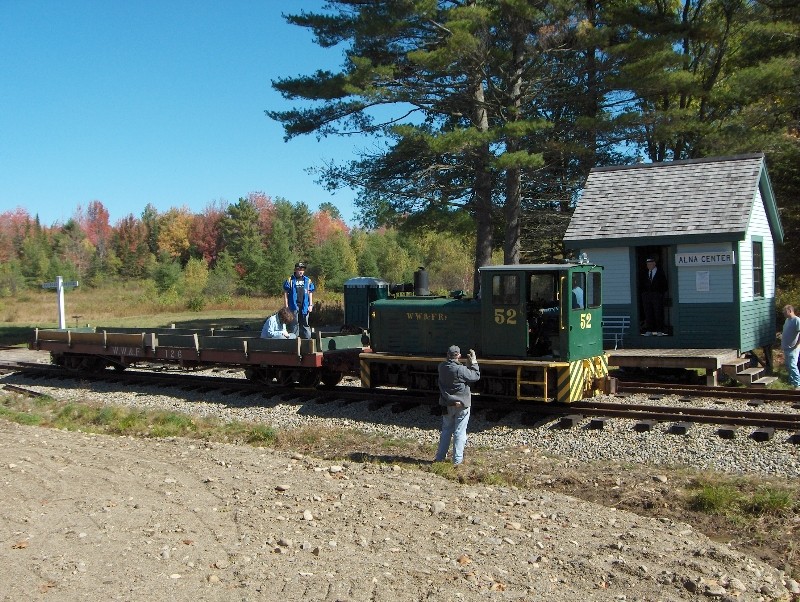 Photo of Fall 2007 trackwork weekend: waiting for more ballast