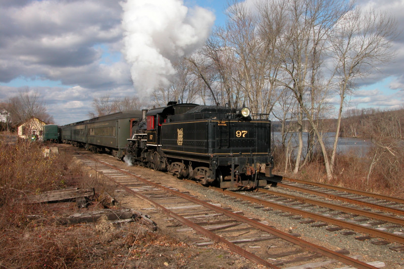Photo of Valley Railroad #97 pulls out of Deep River Landing
