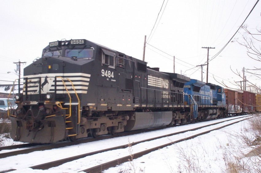 Photo of Norfolk Southern on WAED in Lowell