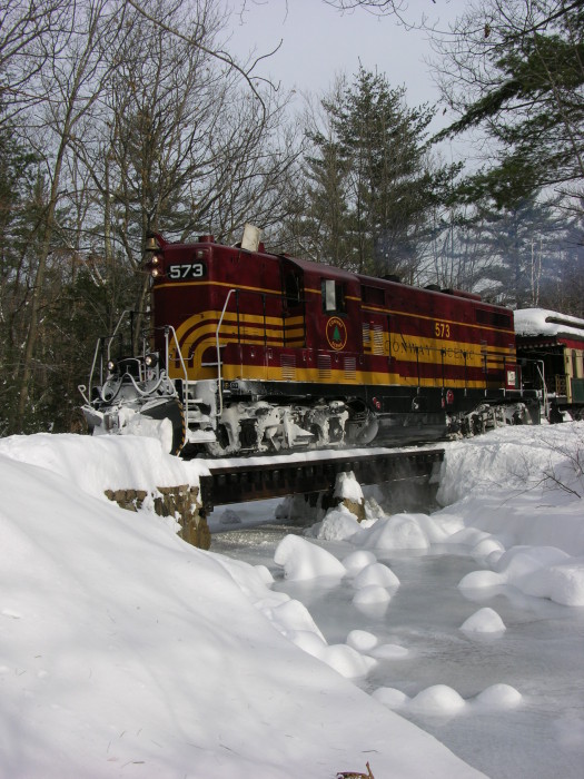 Photo of Conway Scenic GP7 573 northbound
