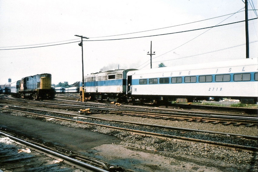 Photo of LIRR #606 and company