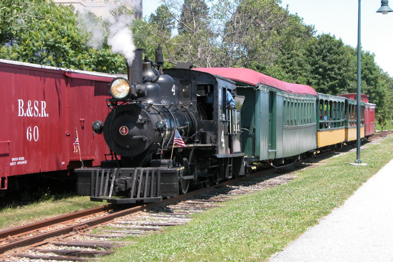 Photo of MRR #4 passing the MNGRR yard