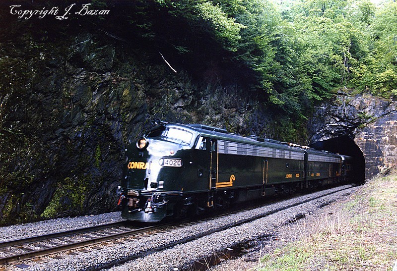 Photo of Conrail OCS at State Line Tunnel
