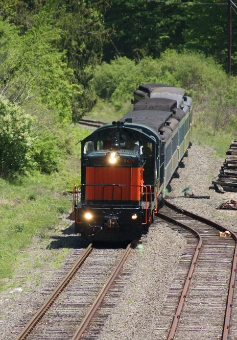 Photo of Approaching the former New Haven Station in Stockbridge