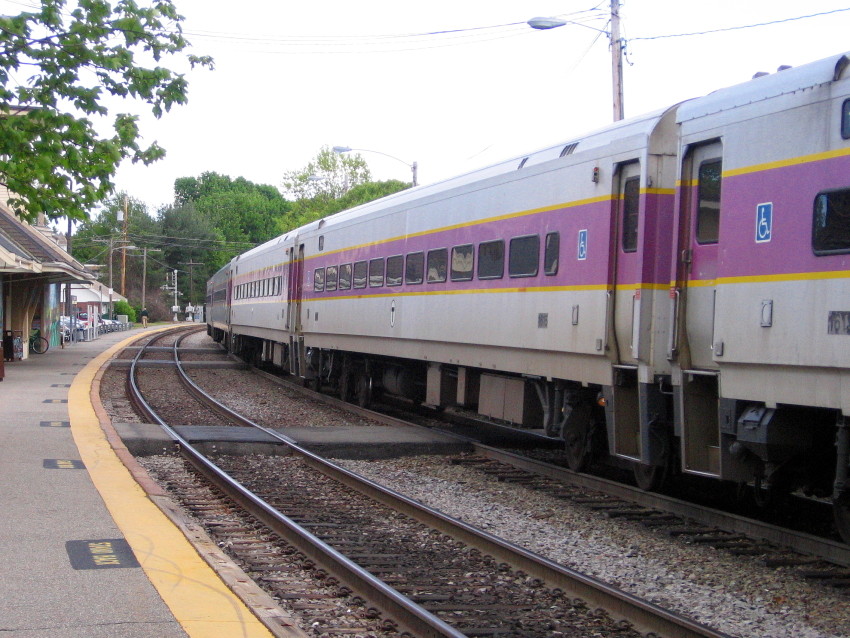 Photo of Train 424 picks up passengers