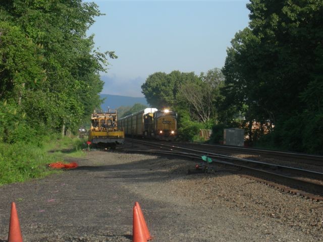 Photo of CSX eastbound auto carriers