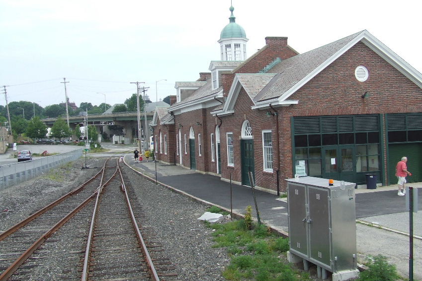 Photo of Train passed quiet Bath Station.