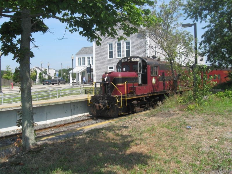Photo of 1201 pulling in to the Hyannis Station