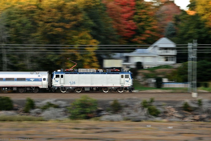 Photo of AEM7 928 in Stony Creek, CT