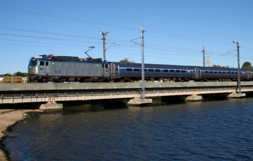 Photo of Amtrak at Shaw's Cove