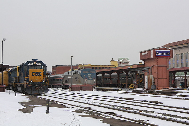 Photo of CSX local B740 arrives at Springfield station