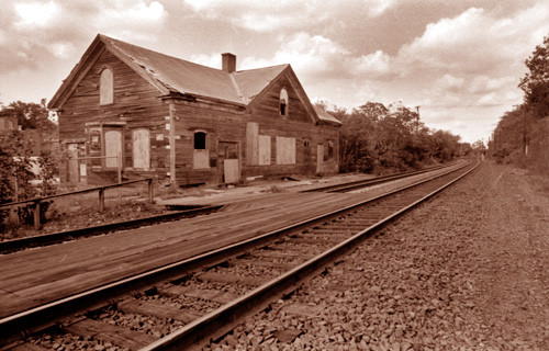 Photo of 1 of 6, NY,  NH & H, station @ East Greenwich, RI  Oct 1986