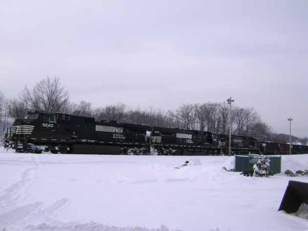 Photo of Bow Coal East bound through Gardner.
