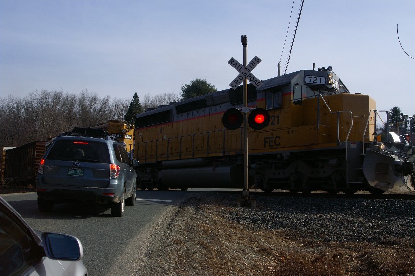 Photo of FEC 721 and NECR 3847 head north on 3/27/09