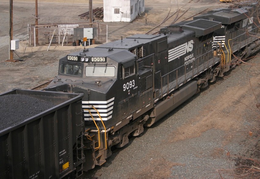 Photo of NS 9093 at East Deerfield, MA