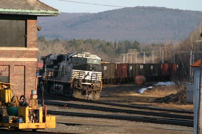 Photo of NS 7566 at East Deerfield, MA