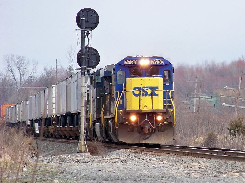 Photo of A Southbound TOFC at CP-118 CSXT7630