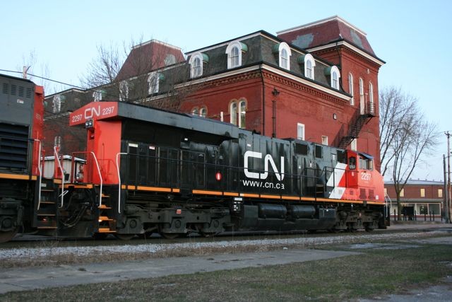 Photo of CN run thru units at St. Albans