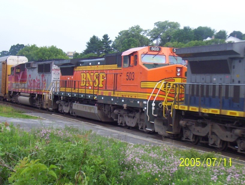 Photo of bnsf 8-32bw and gp60m at pittsfield ma