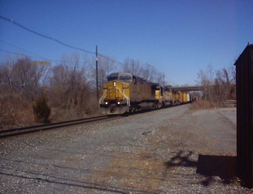 Photo of union pacific power at kingston  ny the river sub