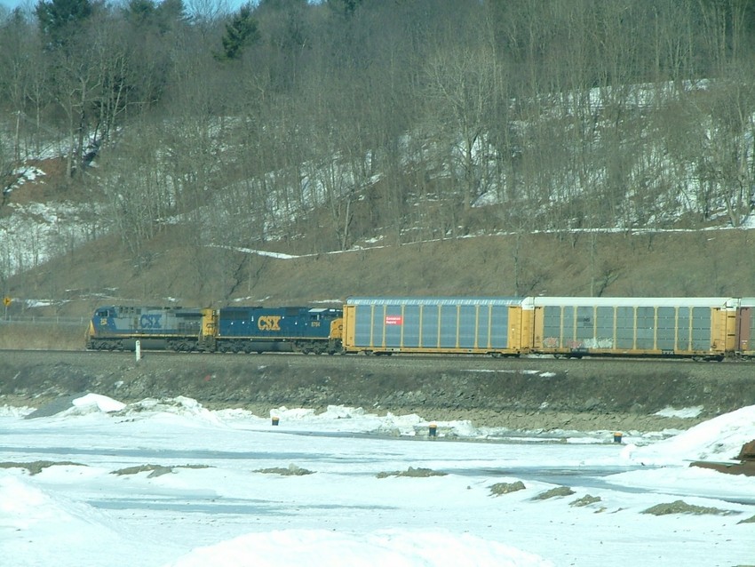 Photo of q285 westbound at craneville ny at lock#10