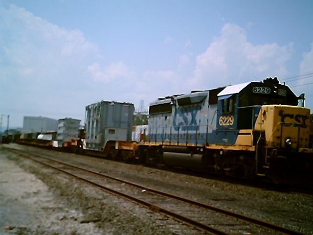 Photo of csx high and wide train at pittsfield ma