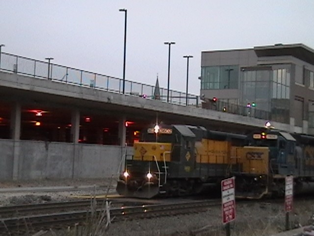 Photo of housatonic and csx side by side at pittsfield ma
