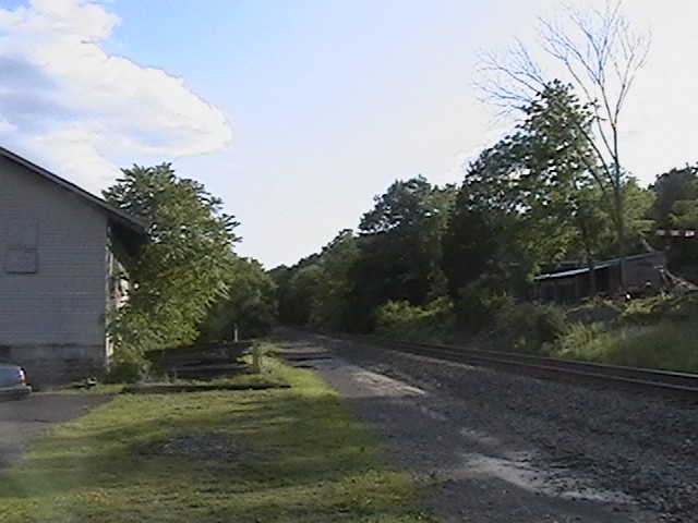 Photo of csx train northbound at saugerties ny