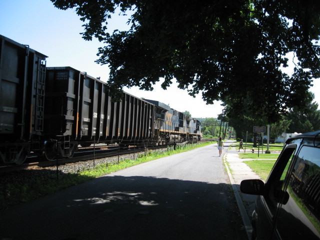 Photo of csx train eb at fonda ny