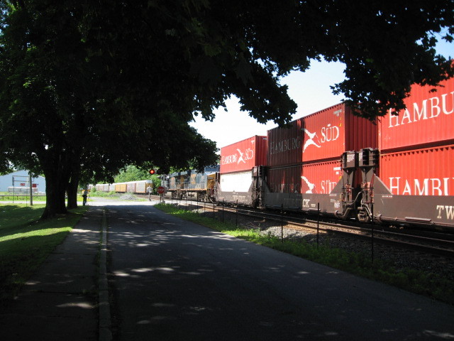 Photo of csx trailer train at fonda ny
