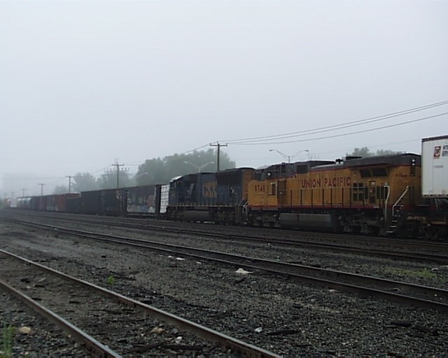 Photo of up 9-44cw#9748 on q113 westbound
