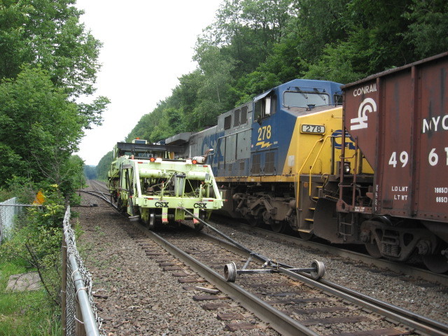 Photo of csx v718 eastbound at dalton depot