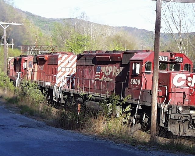 Photo of cprail power on moed eastbound at rt8a