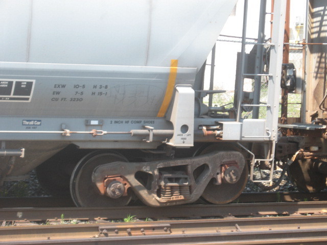 Photo of one wheel set off the tracks mp149