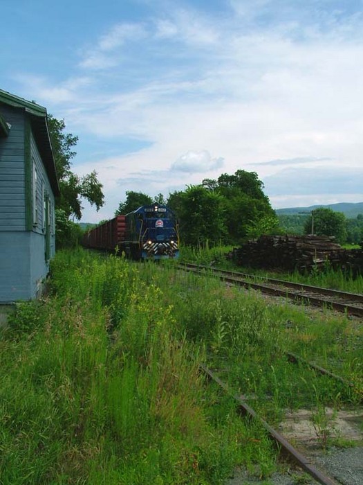 Photo of WCRR #202 approaches Barnet VT