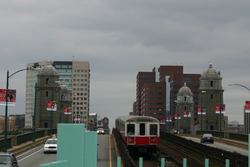 Photo of MBTA Red Line Train Arriving at Charles/MGH