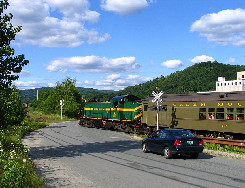 Photo of GMRC 405 entering St. J
