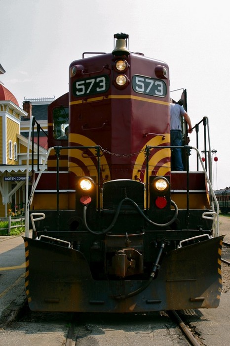 Photo of Front View of Conway Scenic GP-7 573 at North Conway