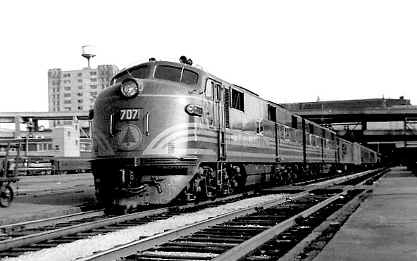 Photo of MAINE CENTRAL E-7's at NORTH STATION