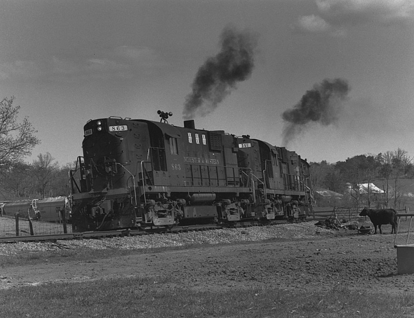 Photo of Winchester and Western # 863 and sisters