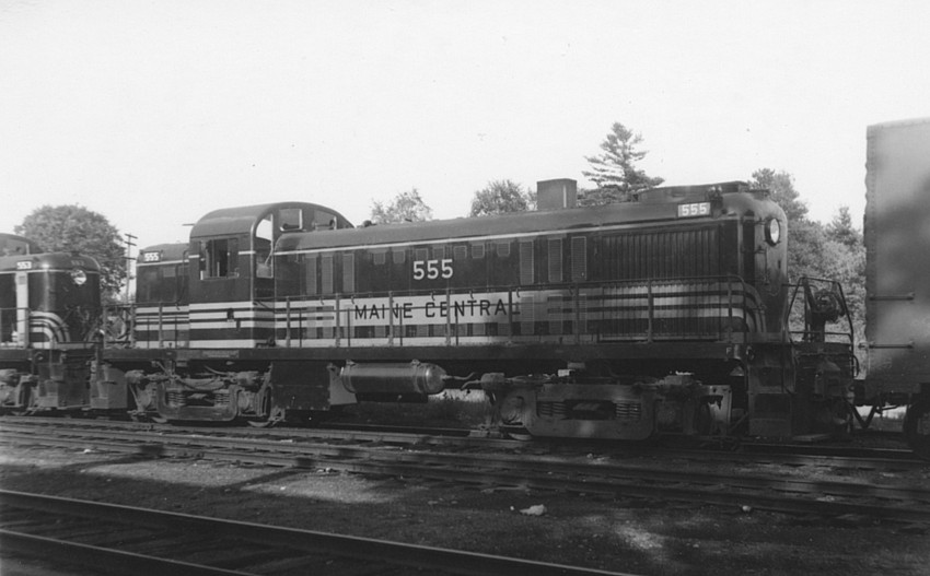 Photo of MEC 555 and 553