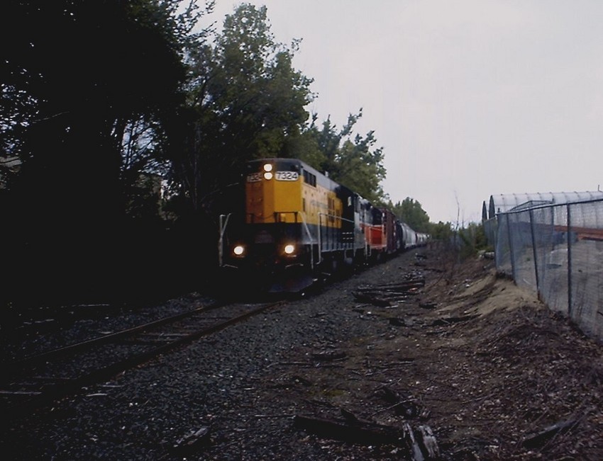 Photo of housatonic railroad nx13 south bound with two gp9's